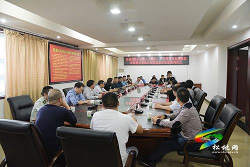 松桃人民政府與肇慶市易利服裝機械有限公司簽訂投資辦學協議